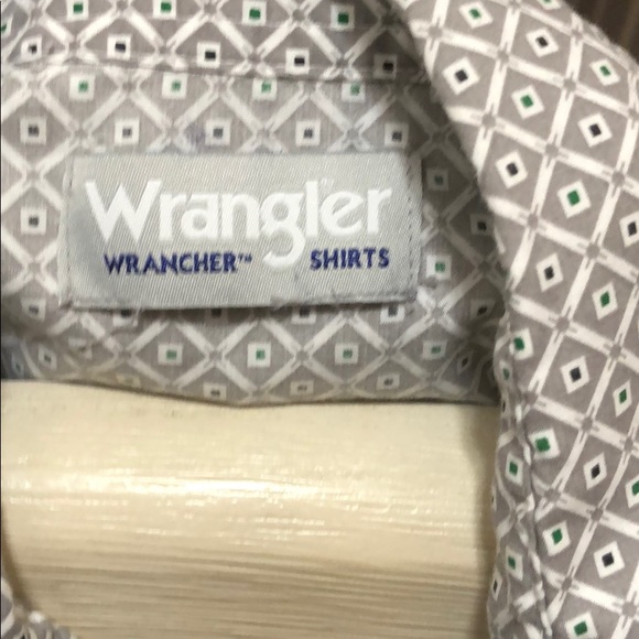 Men’s Wrangler Button up - Picture 3 of 4